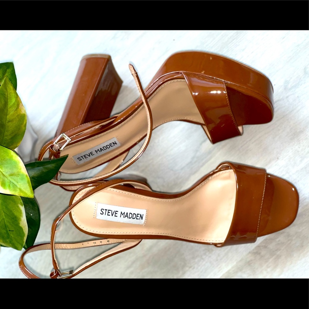 Steve Madden Lessa Platform Ankle strap Sandal. Summer style staple. Cognac